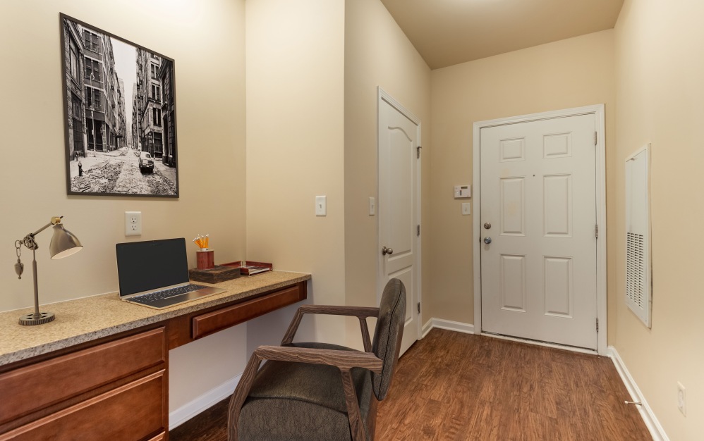 2X2 - B - 2 bedroom floorplan layout with 2 bathrooms and 1150 square feet (Entryway Office Space)